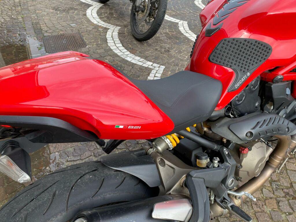 MONSTER 821