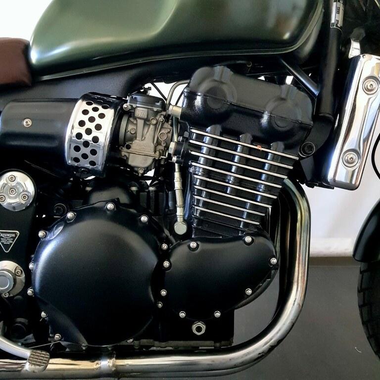 THUNDERBIRD 900