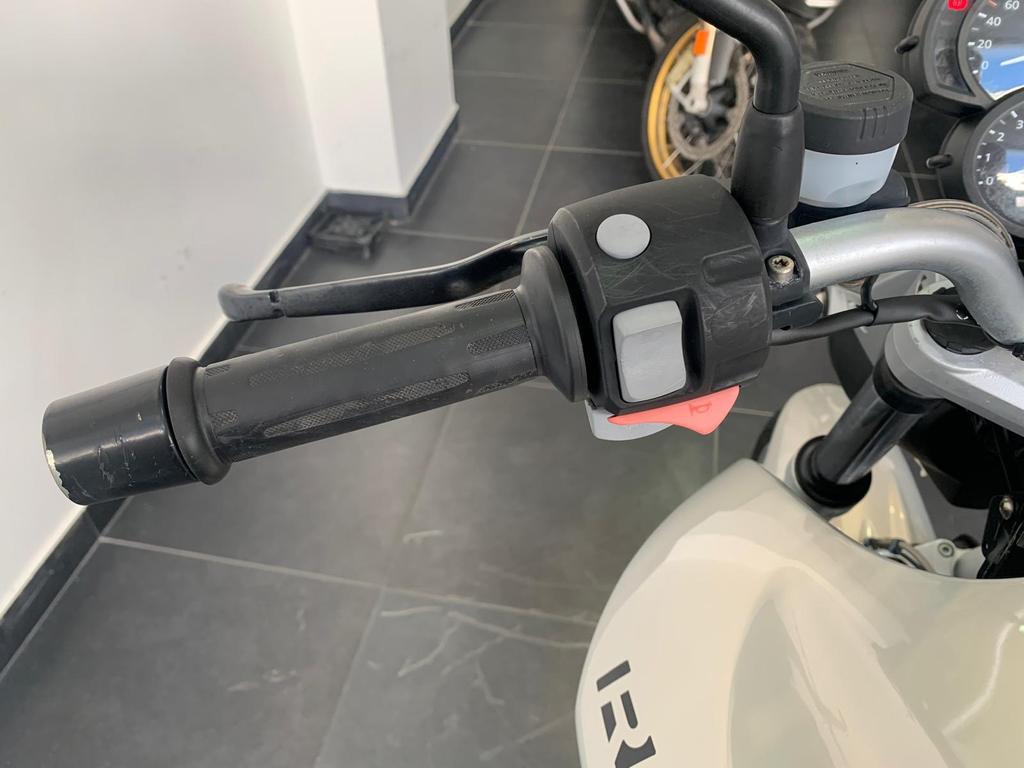 R 1200 R