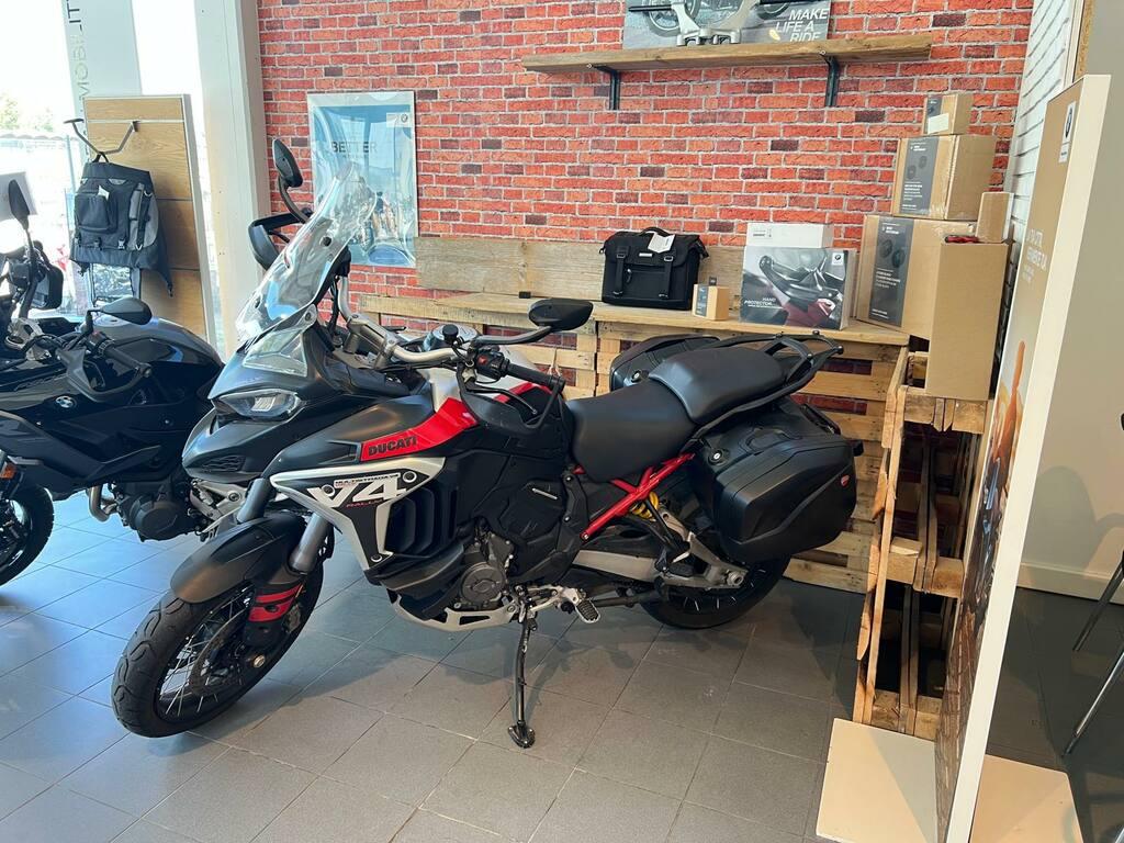 MULTISTRADA V4
