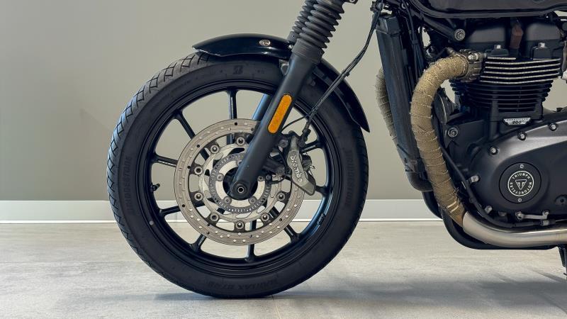 STREET TWIN 900