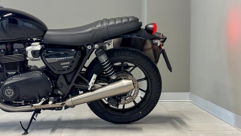 STREET TWIN 900