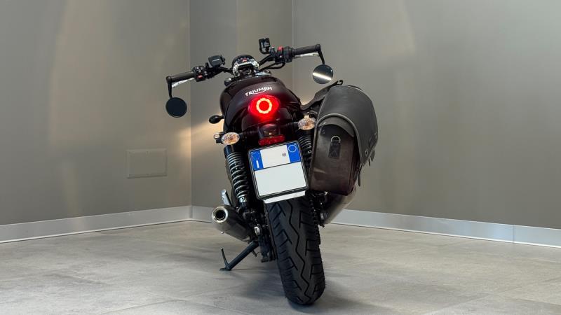 STREET TWIN 900