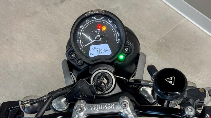 STREET TWIN 900