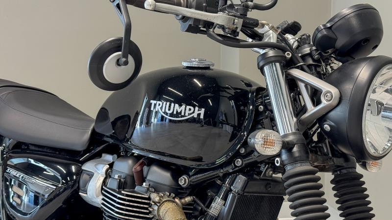 STREET TWIN 900