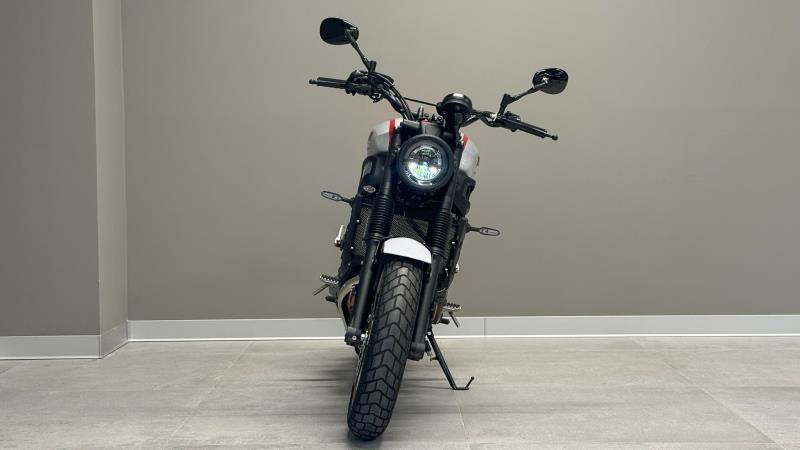 XSR 700