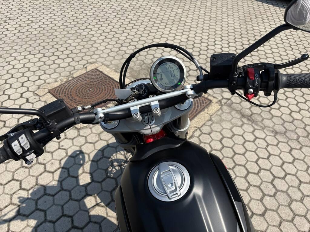 SCRAMBLER 800