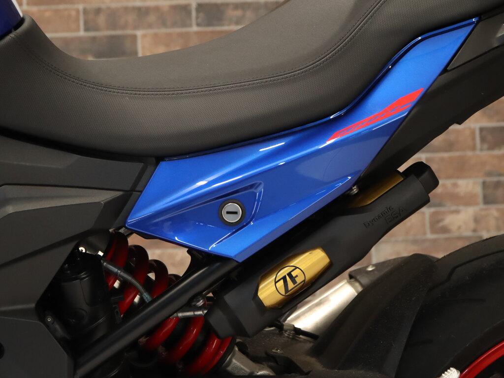 F 900 R