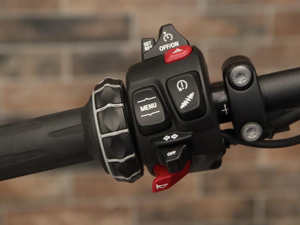F 900 R