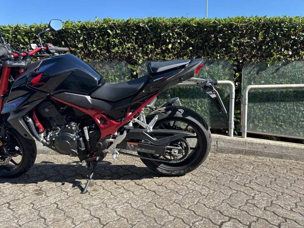 HORNET 750