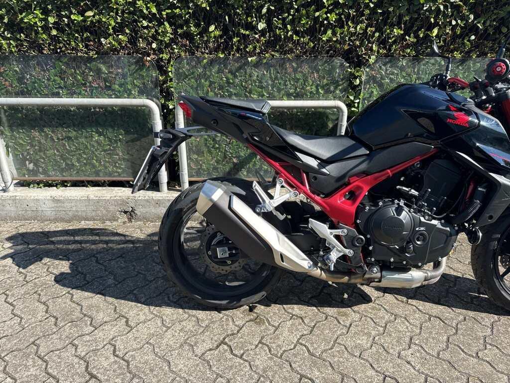 HORNET 750