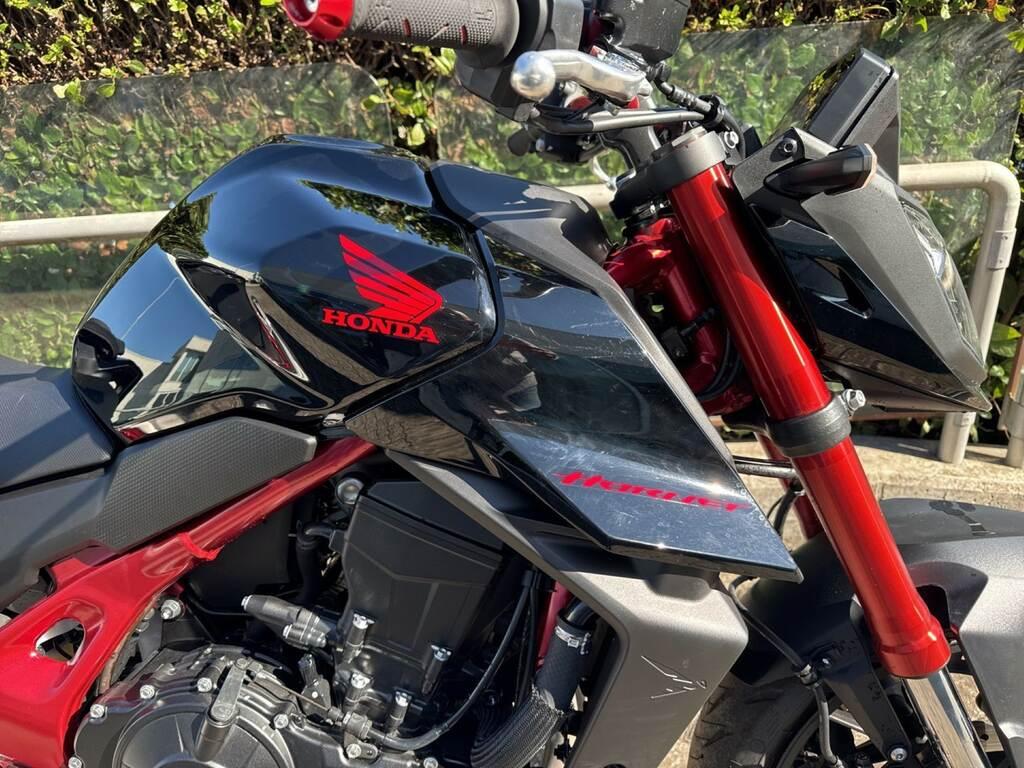 HORNET 750
