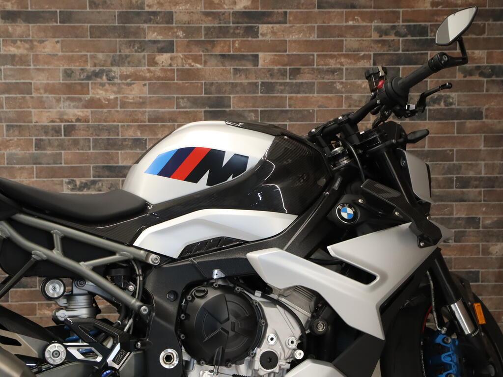 M 1000 R