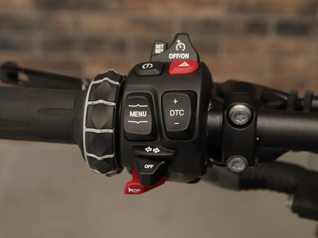 M 1000 R