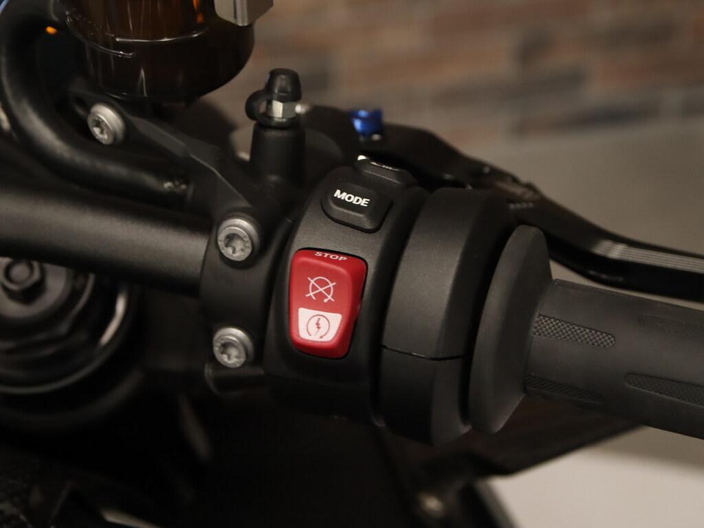 M 1000 R