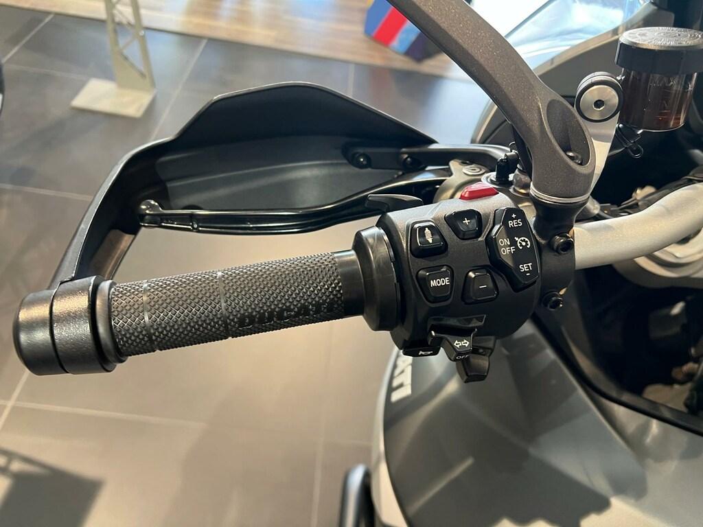 MULTISTRADA V4