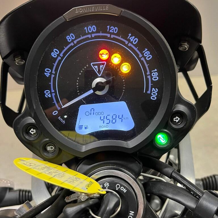 STREET TWIN 900