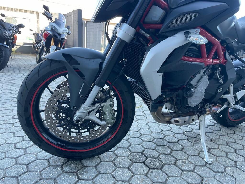 BRUTALE 675