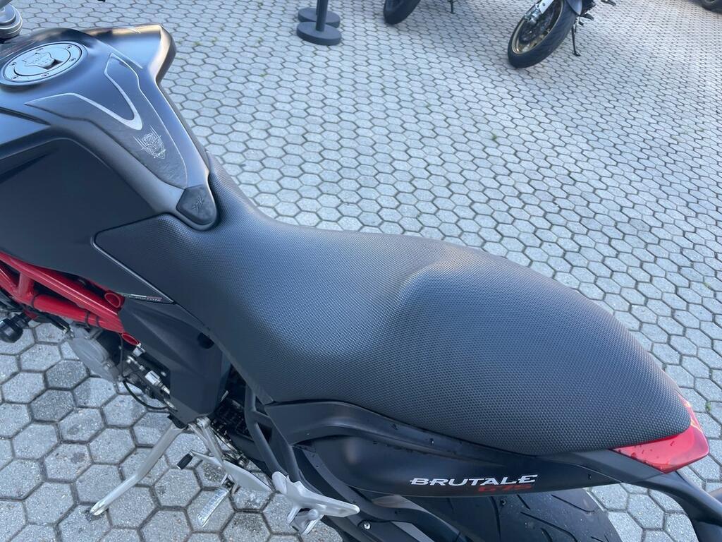 BRUTALE 675