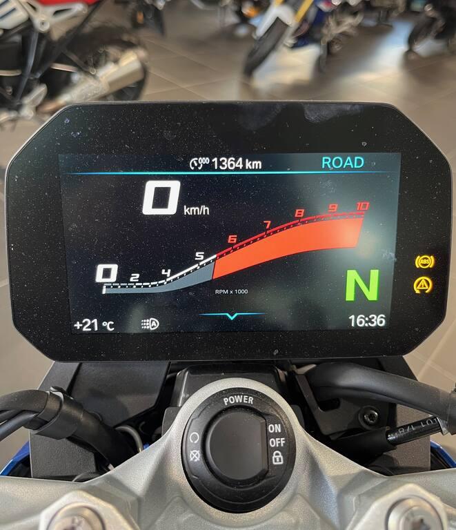 F 900 R
