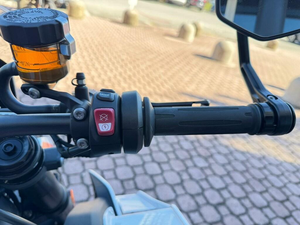 M 1000 R