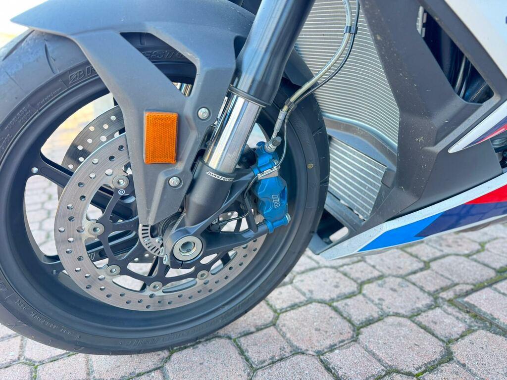 M 1000 R