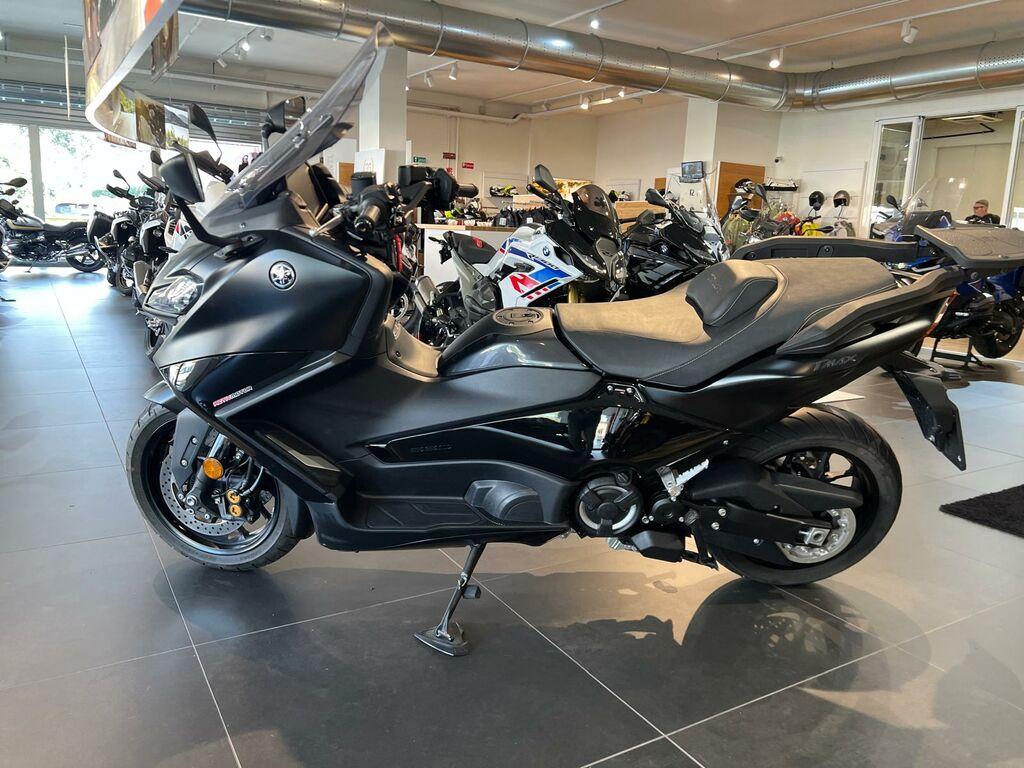 T-MAX 560