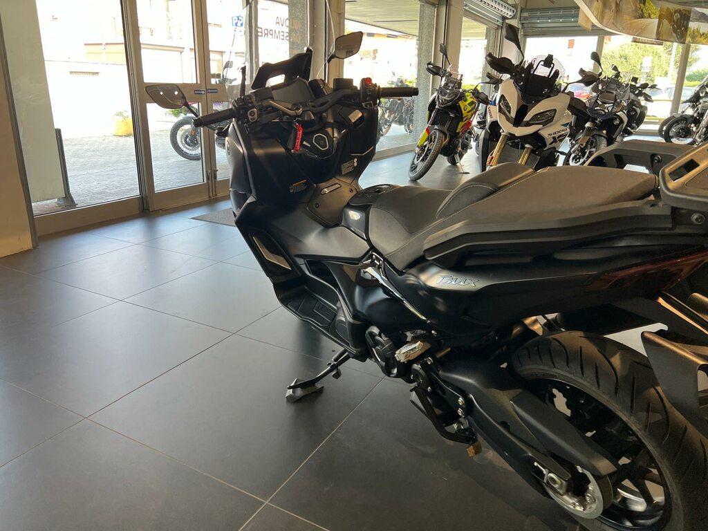 T-MAX 560