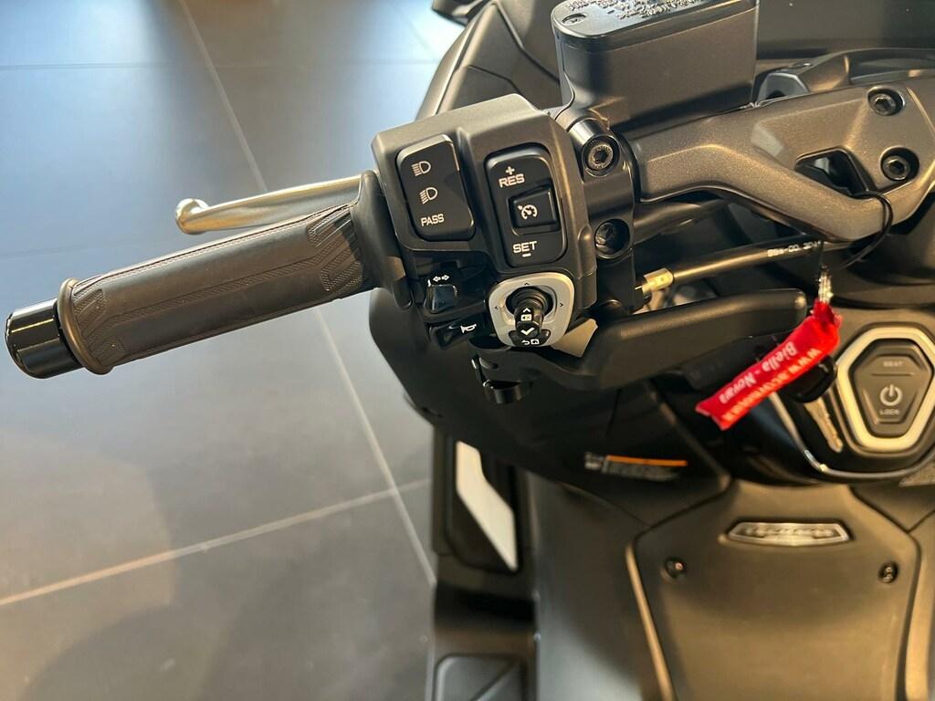 T-MAX 560