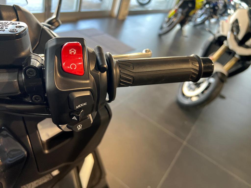 T-MAX 560