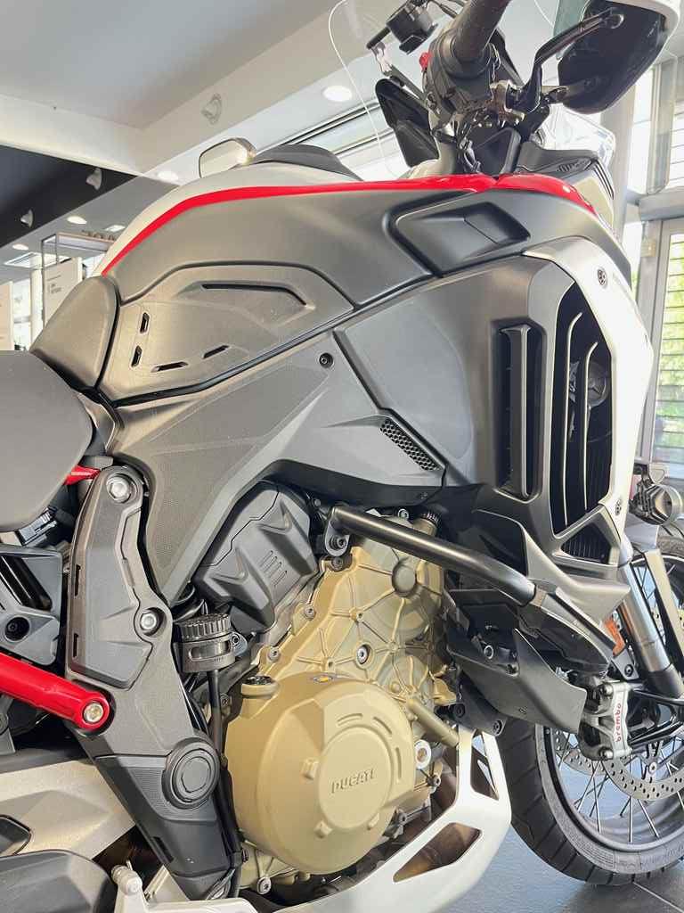 MULTISTRADA V4