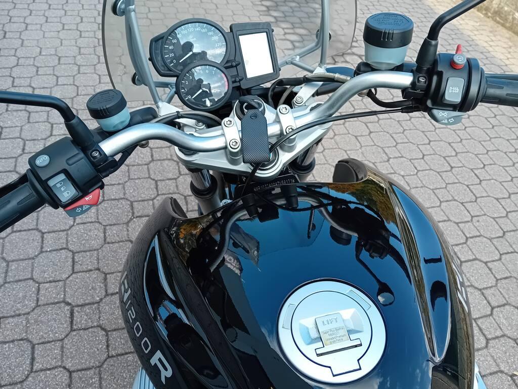 R 1200 R