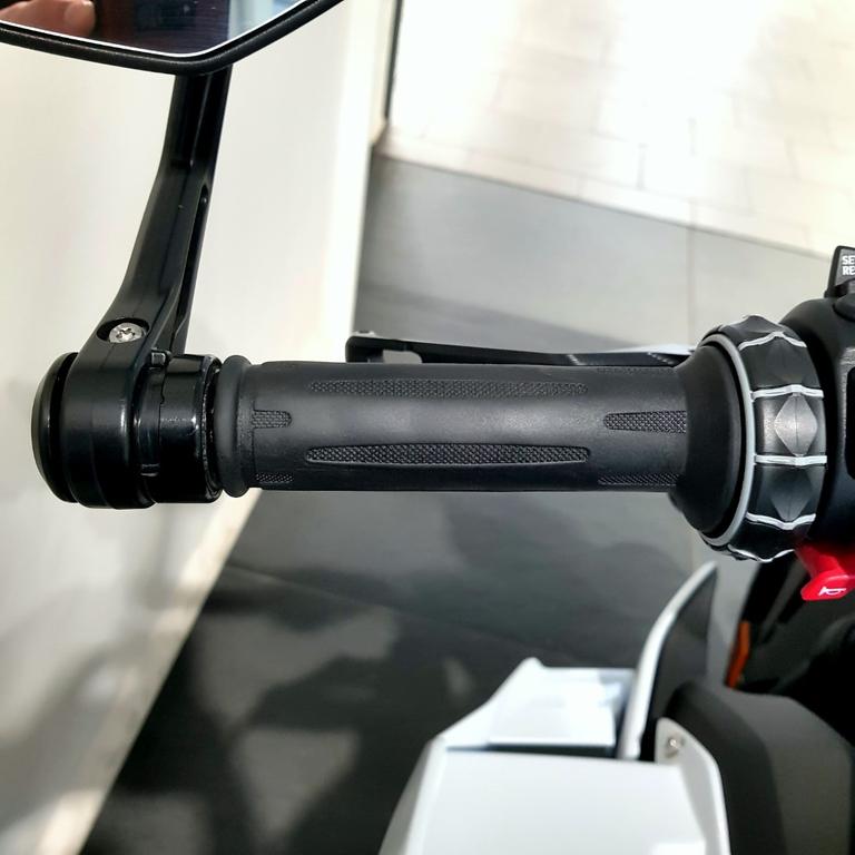 M 1000 R