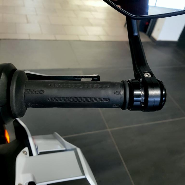 M 1000 R