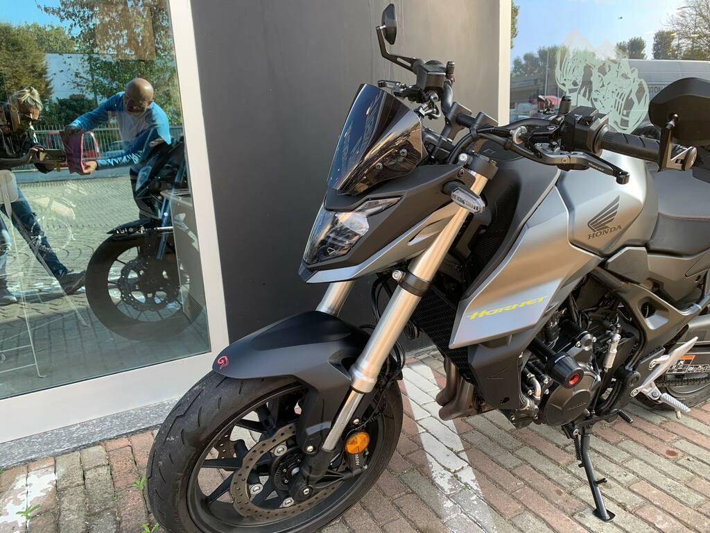 HORNET 750