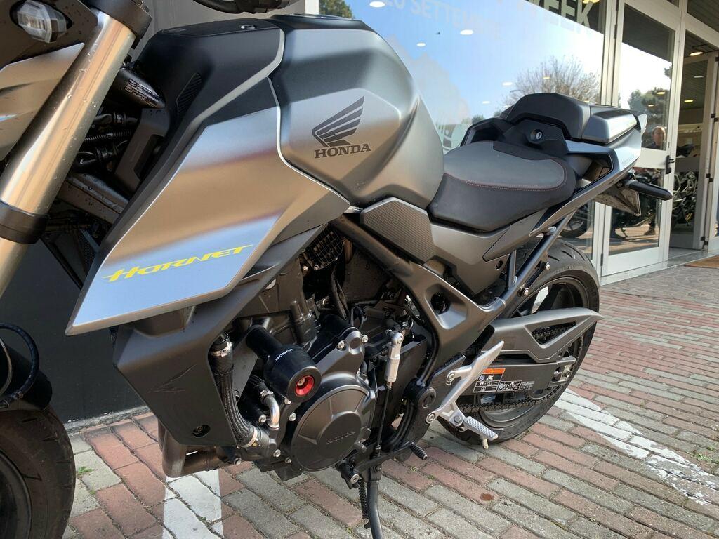 HORNET 750