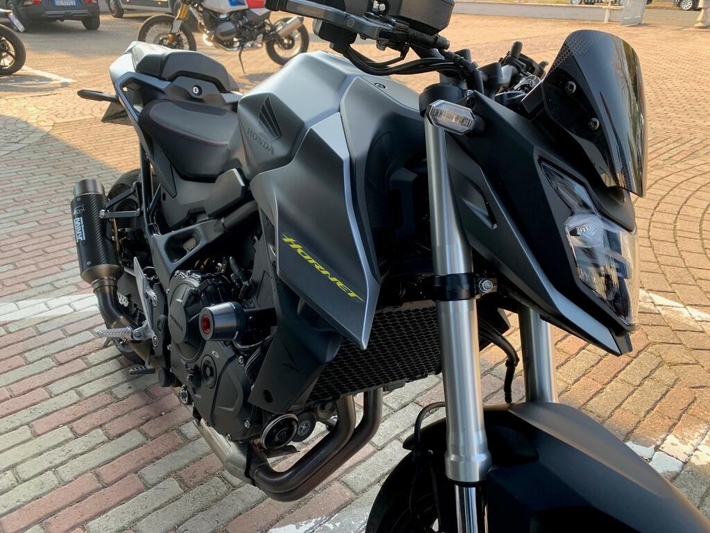HORNET 750
