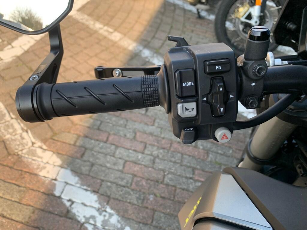 HORNET 750