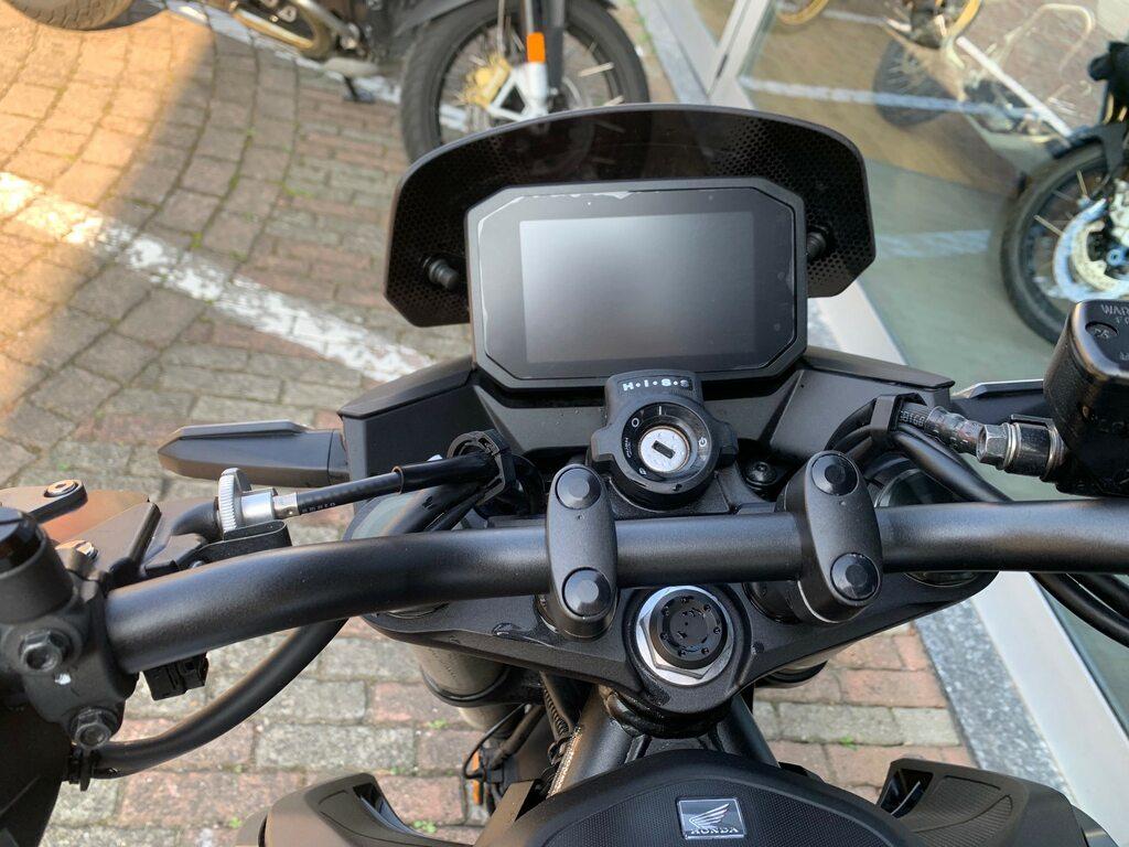 HORNET 750