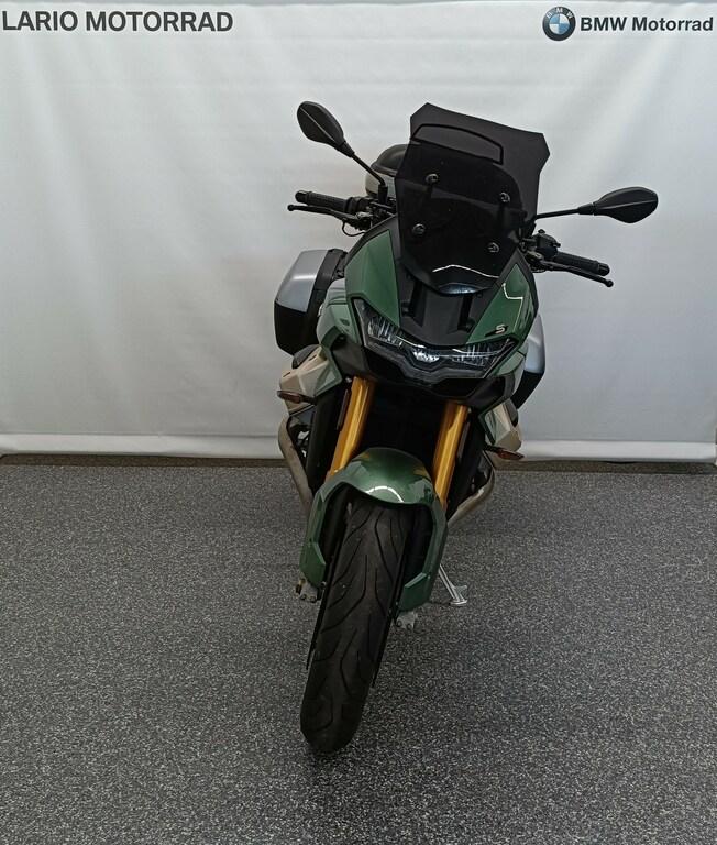 V100