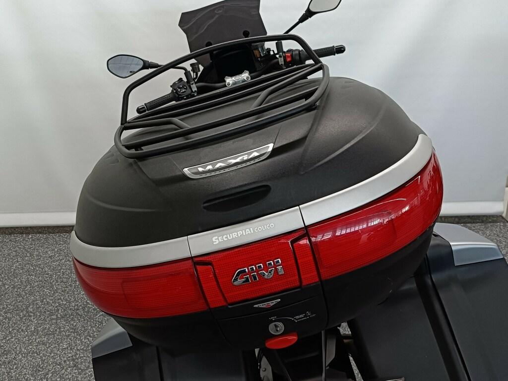 V100