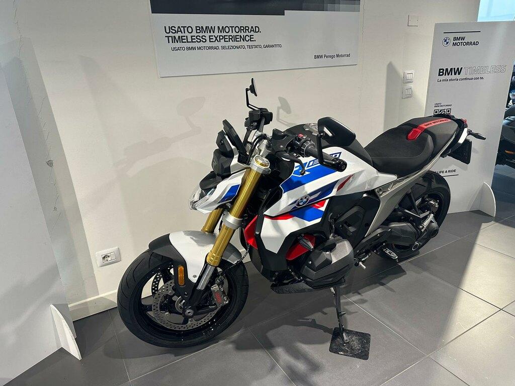 R 1300 R