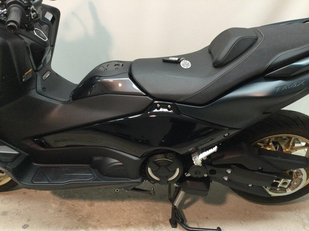T-MAX 560