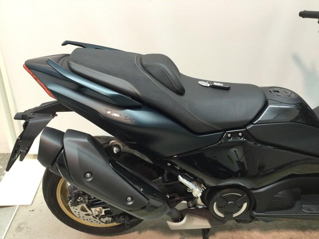 T-MAX 560