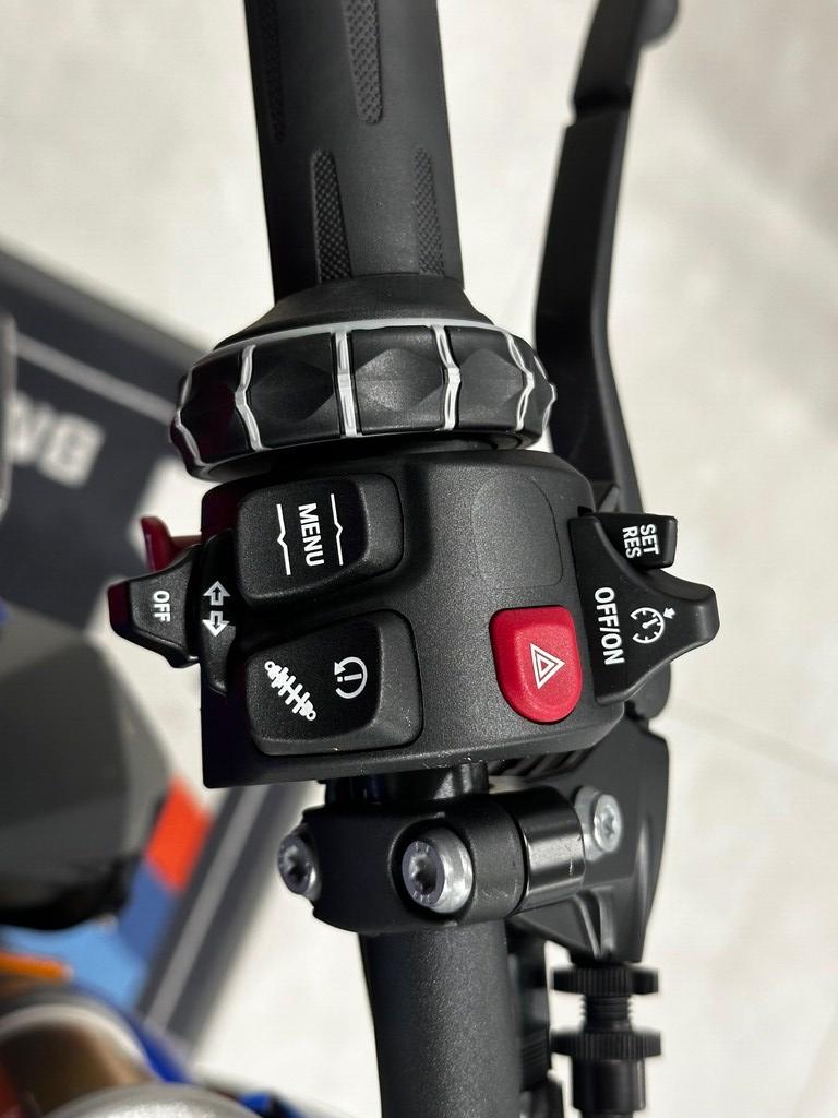 F 900 R