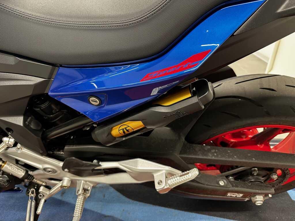 F 900 R
