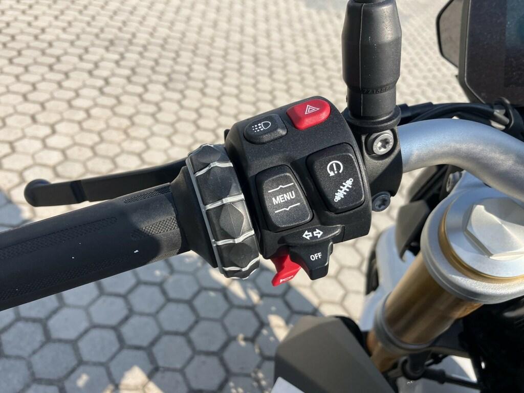 F 900 R
