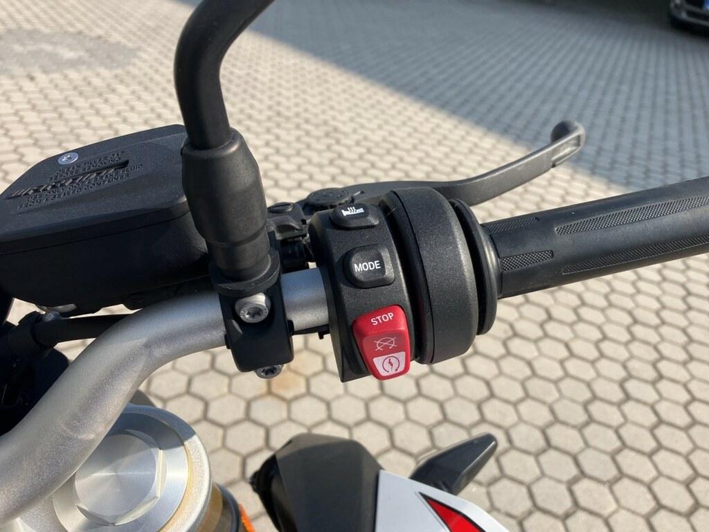 F 900 R