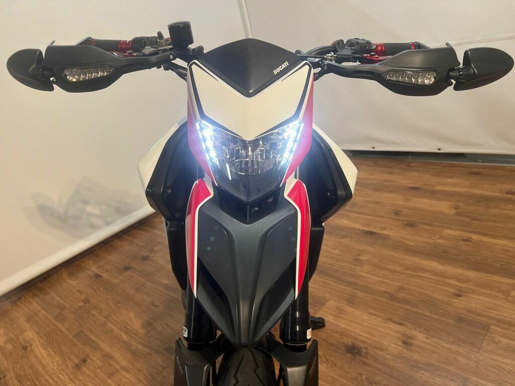 HYPERMOTARD 821