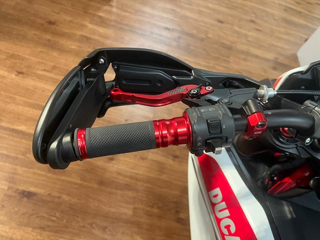 HYPERMOTARD 821